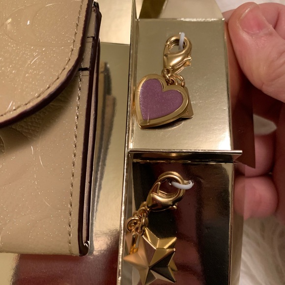 LAST ONE LEFT New in box Coach nude patent wallet w/ gold charms - Picture 10 of 16
